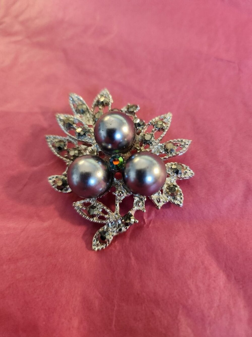 Vintage Silver Tone Smoky Gray Faux Pearl Aurora Borealis Brooch Pin-EUC